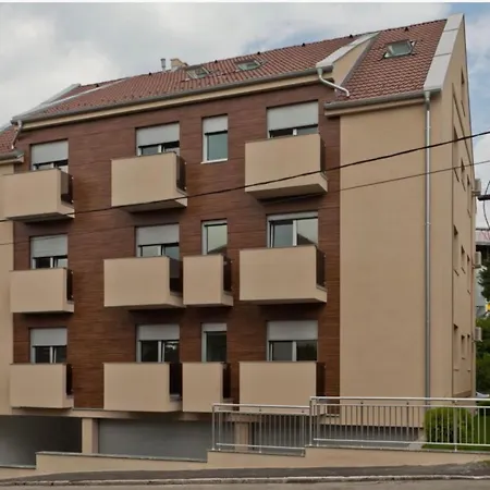 Modern 1 Bed Apartment, Near Shopping Mall Stadion Apartament